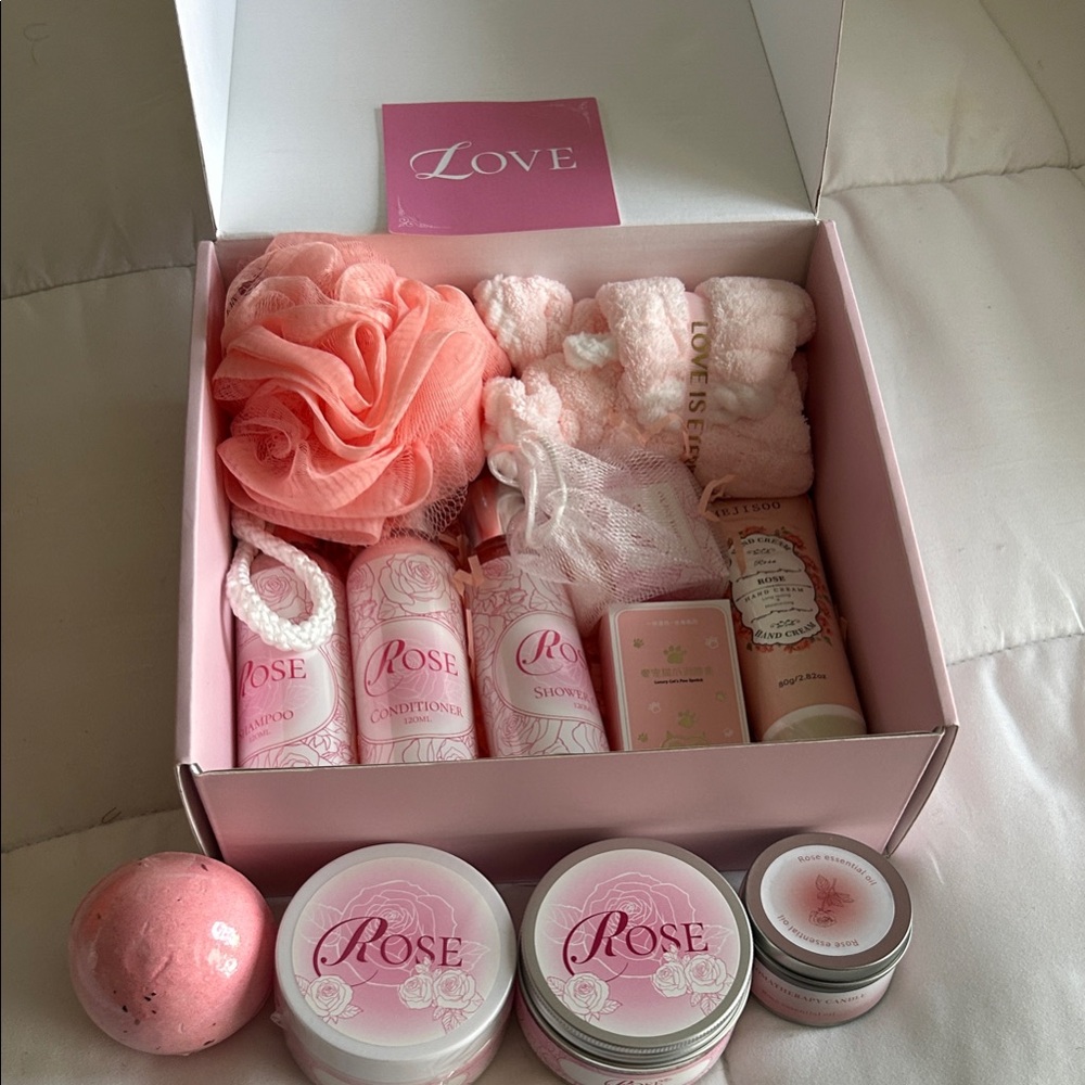 12 Piece Rose Scented Bath & Body Kit FACTORY SEALED-GREAT VALENTINES DAY  GIFT